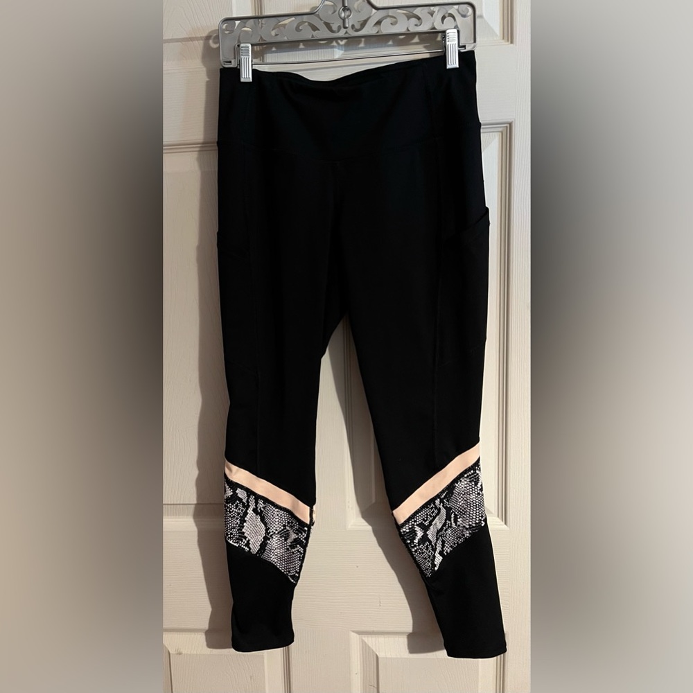Torrid active leggings, black, peach, snakeskin, size 0 (12)